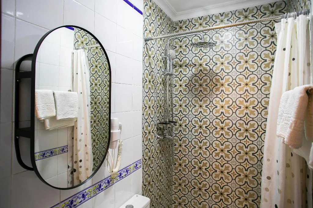 DOUBLE SINGLE USE WITH DOUBLE BED Room, Pensión dulces sueños, Seville