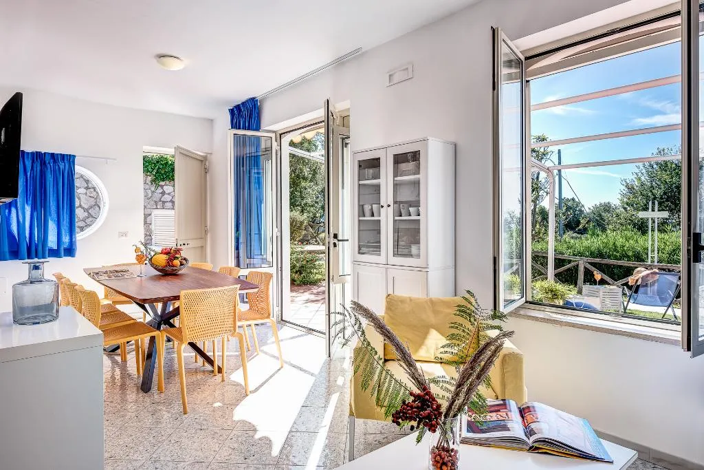 APARTMENT THREE BEDROOMS TWO BATHROOMS Room, Gocce Di Capri  Residence, Naples