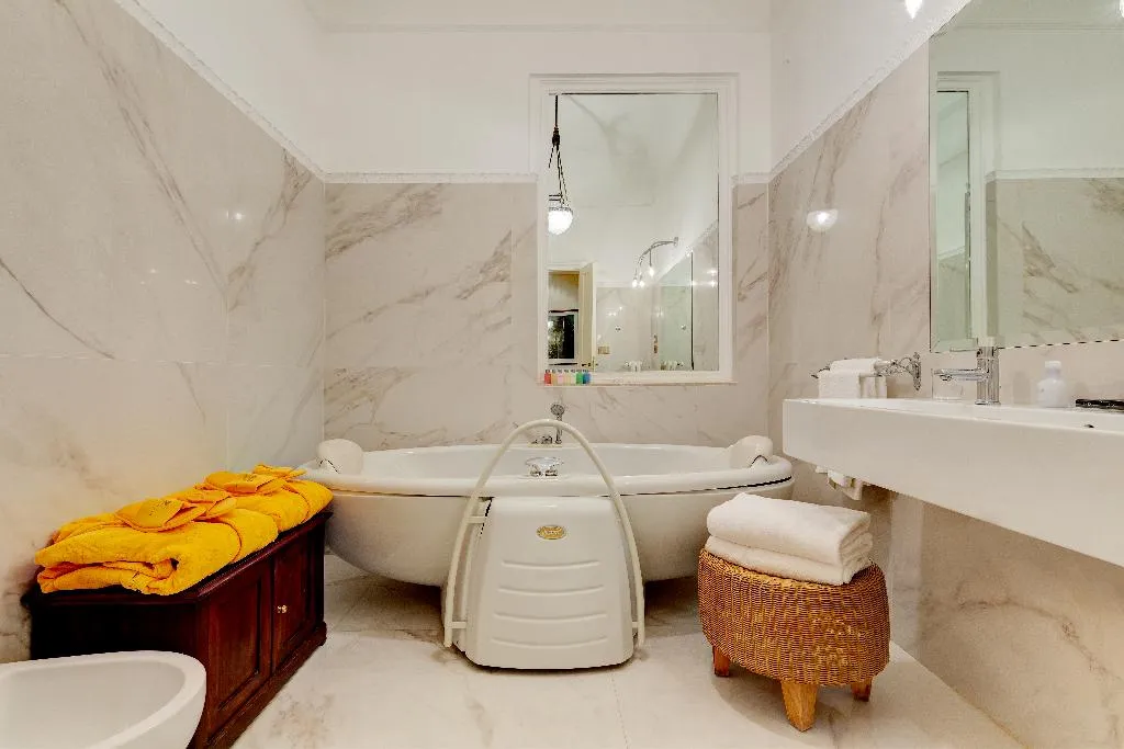 Double or Twin DELUXE Room, Grand Hotel Plaza, Rome