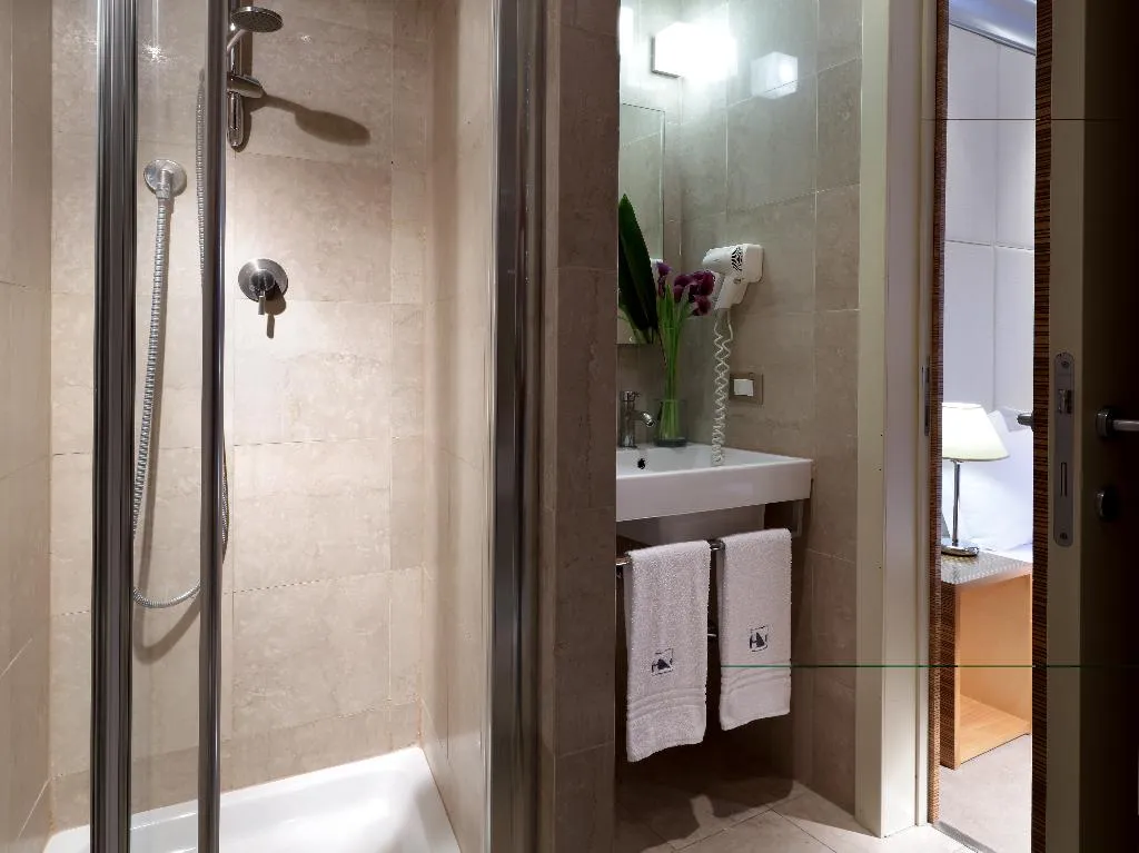 DOUBLE CLASSIC Room, Mercure Roma Centro St. John, Naples