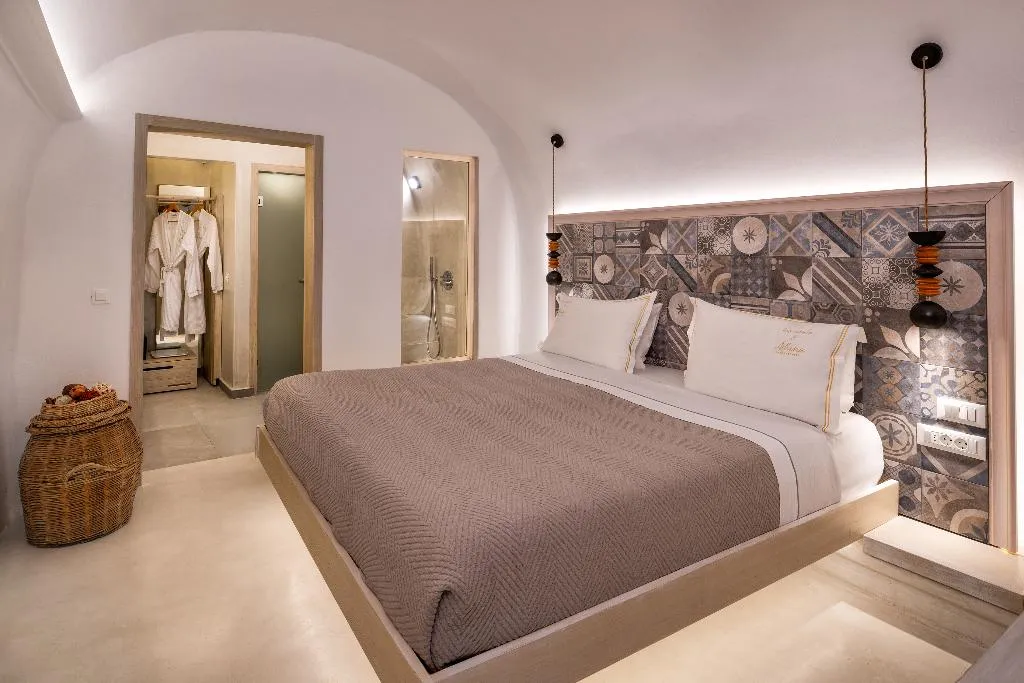 JUNIOR SUITE WITH JACUZZI Room, Athina Luxury Suites, Santorini