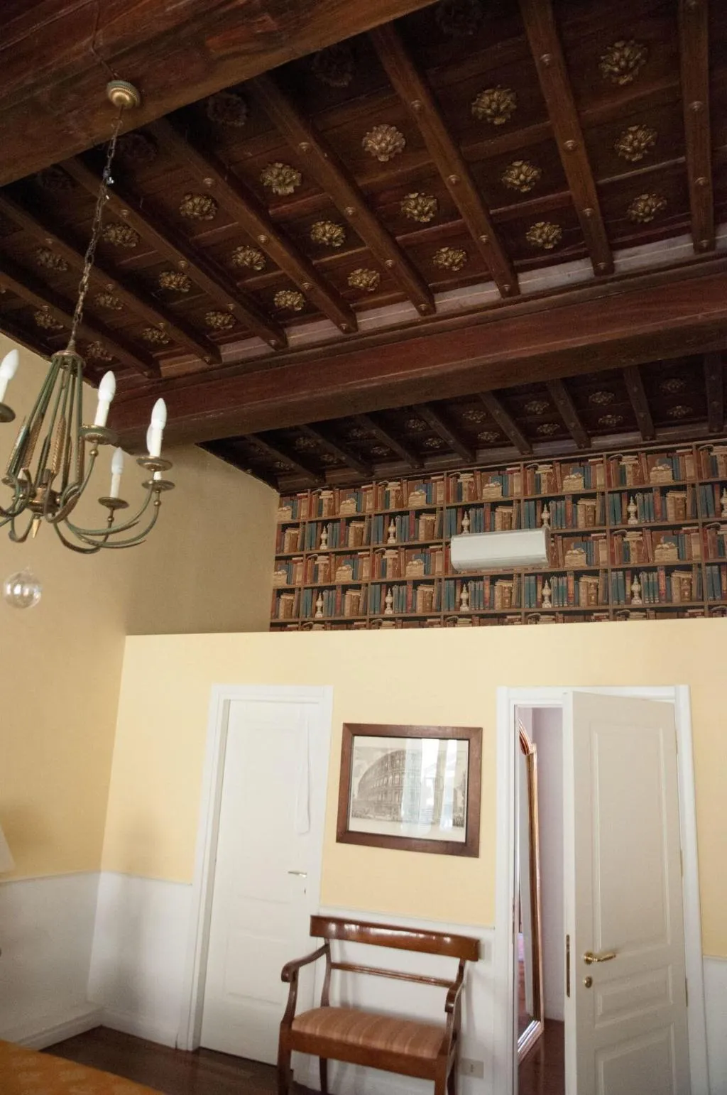 Room, Relais Teatro Argentina, Rome