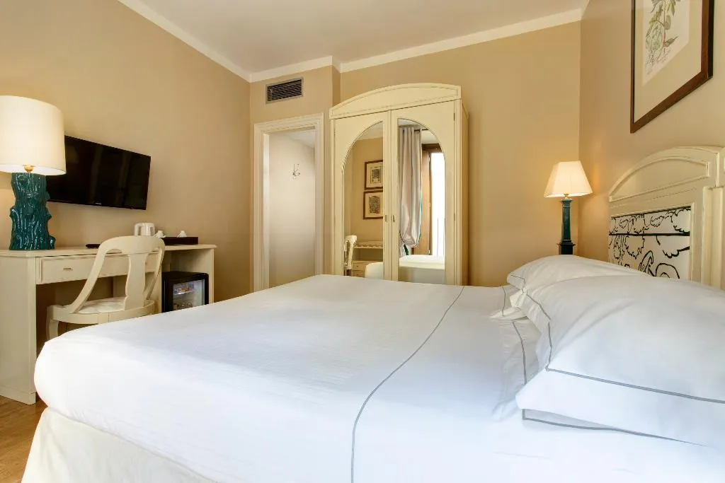 DOUBLE SINGLE USE SUPERIOR Room, Grand Hotel Cavour, Florence