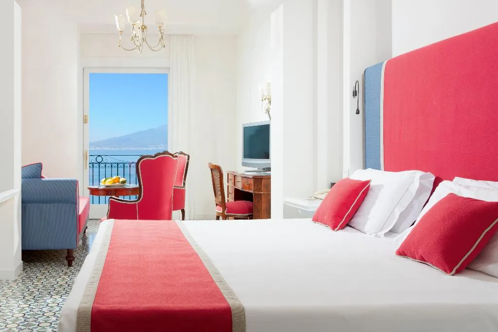 JUNIOR SUITE DELUXE SEA VIEW WITH BALCONY Room, Grand Hotel Ambasciatori, Naples
