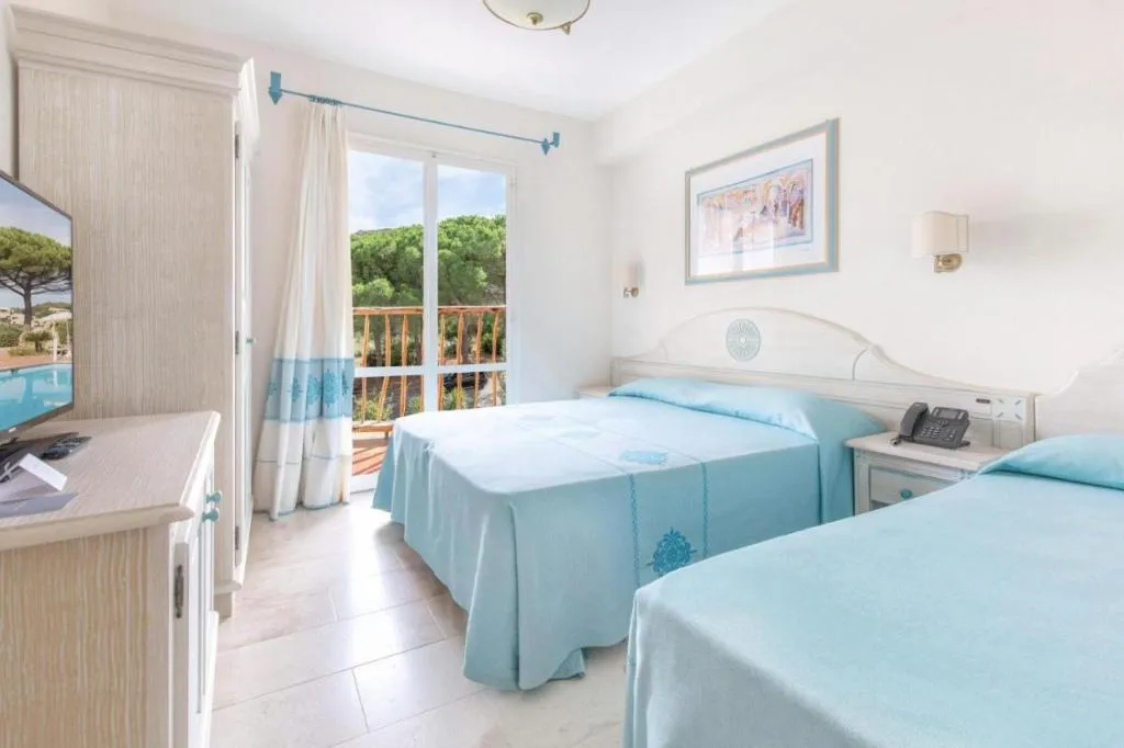 TRIPLE WITH BALCONY Room, Hotiday Room Collection - Baja Sardinia, Olbia
