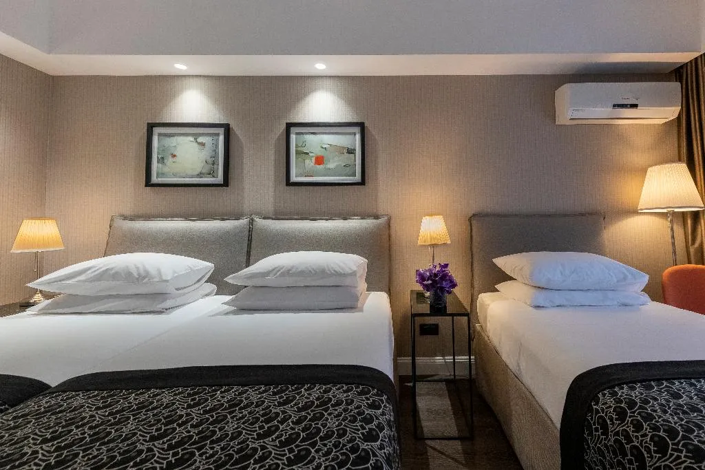 TRIPLE CLASSIC Room, Astor Hotel Athens, Athens