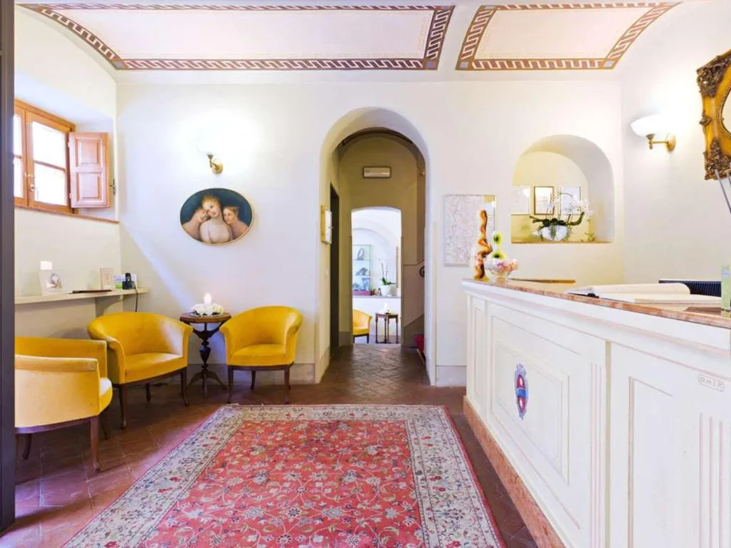 Lobby, Palazzo San Niccolo, Florence