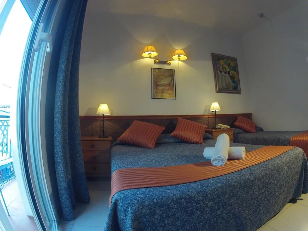 Double or Twin WITH BALCONY Room, Montserrat, Costa Brava