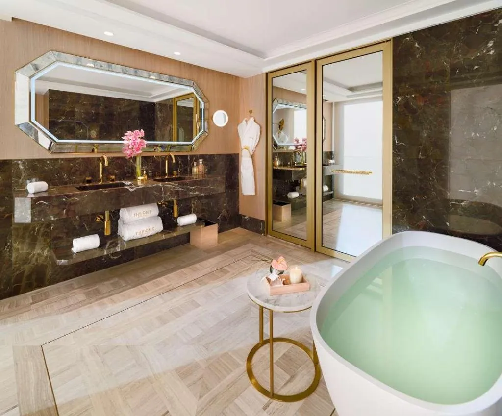 JUNIOR SUITE STANDARD Room, The One Barcelona, Barcelona