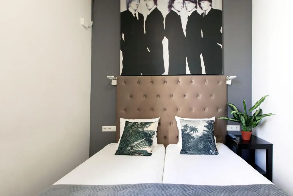 TWIN STANDARD Room, Quentin Golden Bear Hotel, Amsterdam