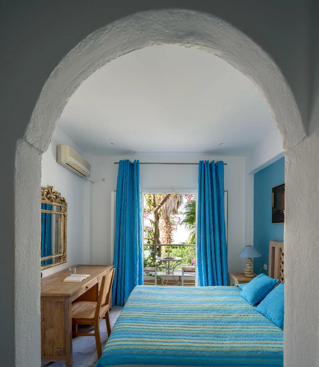 Double or Twin CLASSIC Room, Alesahne Beach, Santorini