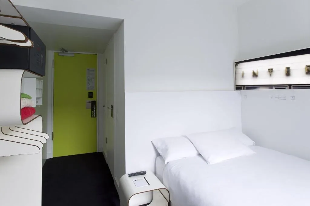 SINGLE STANDARD Room, Gat Point Charlie, Berlin