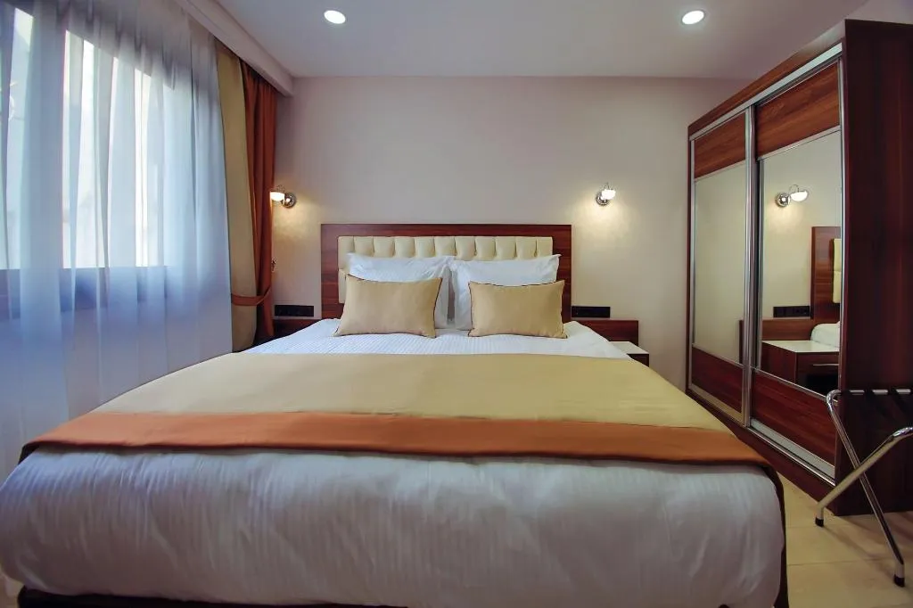 Room, Paris prestige, Izmir