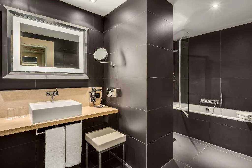 Room, NH Groningen, Amsterdam