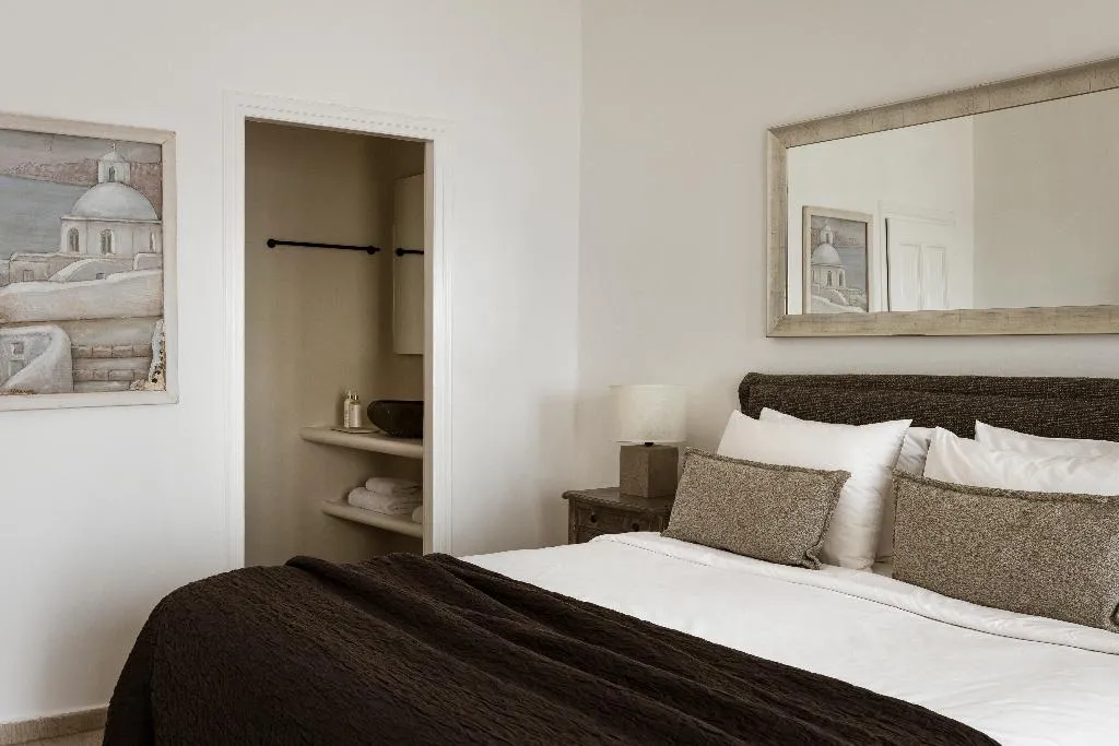 SUITE WITH PRIVATE POOL Room, Aqua Luxury Suites, Santorini