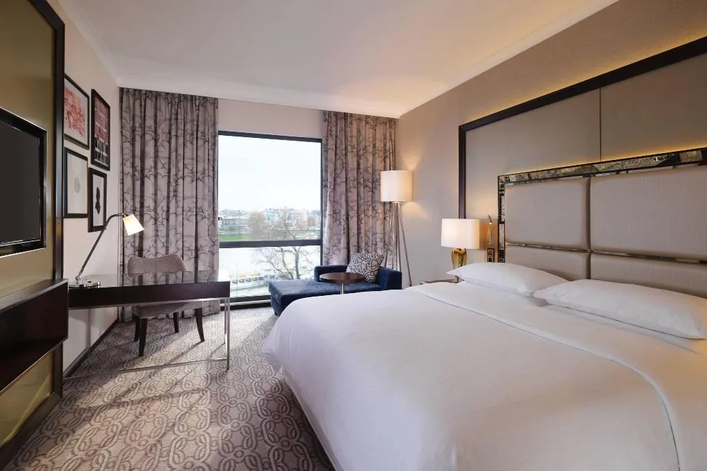 DOUBLE GRAND WITH VIEWS Room, Sheraton Grand Krakow, Krakow