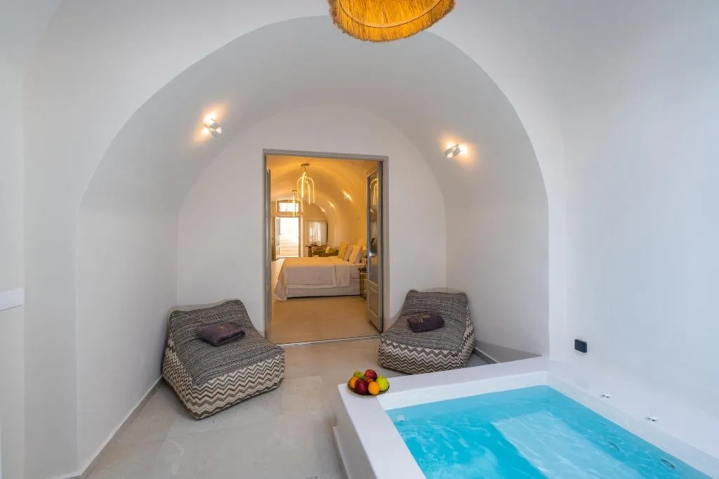 Room, La Madeleine Oia, Santorini