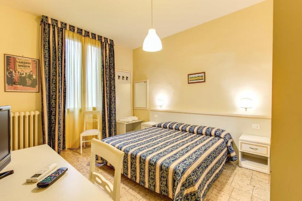 DOUBLE STANDARD Room, Hotel Azzi, Florence