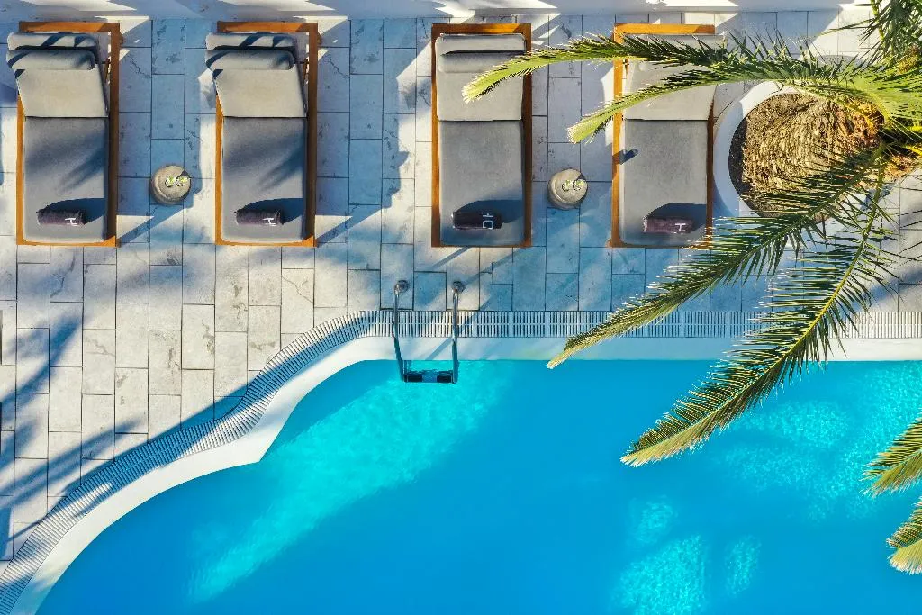 Pool, Strogili, Santorini