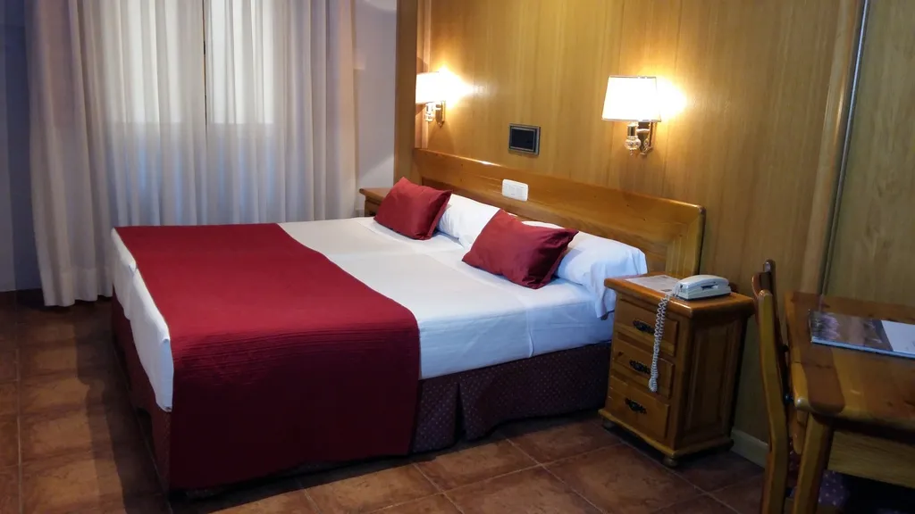 TWIN STANDARD Room, Hotel Real de Toledo, Madrid