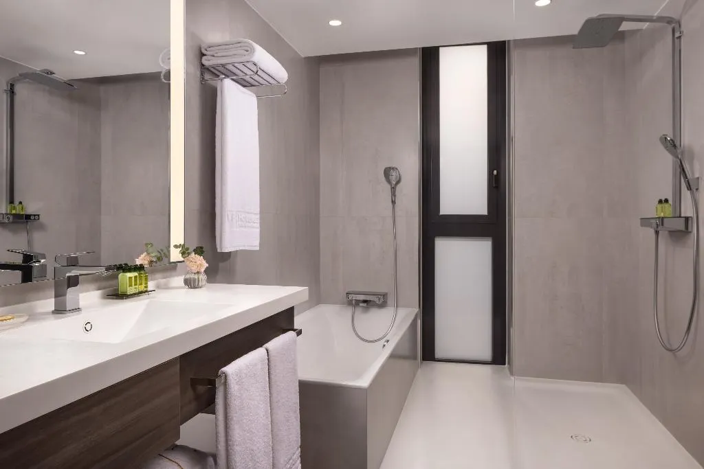 DOUBLE SUPERIOR WITH TERRACE Room, VP Plaza España Design, Madrid