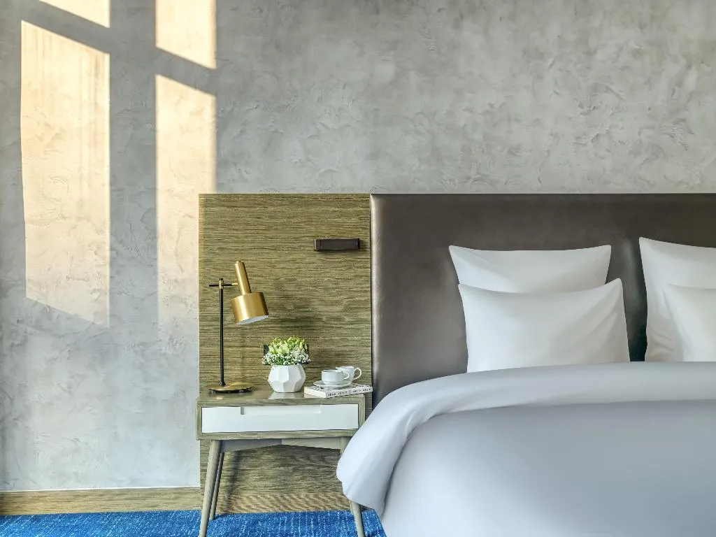 Room DELUXE LAGOON VIEW Room, Pullman Sharjah, Dubai