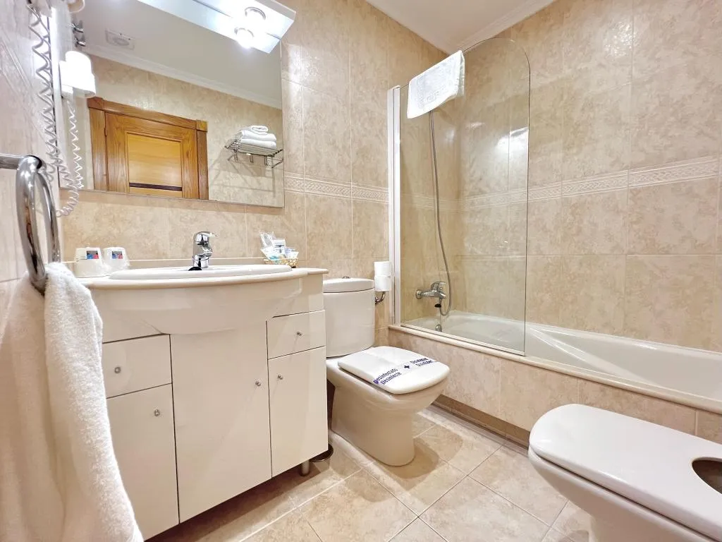 APARTMENT TWO BEDROOMS WITH TERRACE Room, Mediterraneo Real, Costa Del Sol