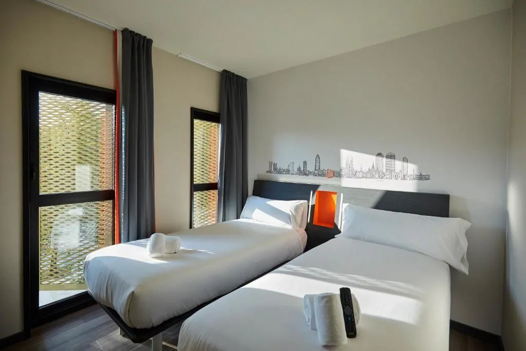 TWIN STANDARD Room, easyHotel Barcelona Fira, Barcelona