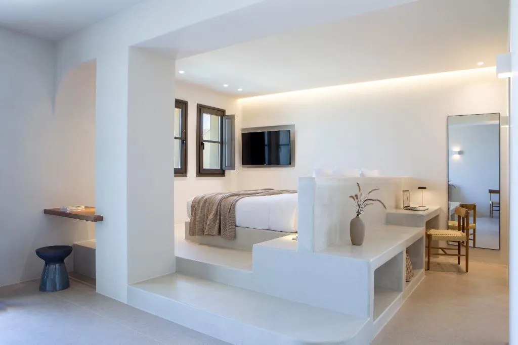 SUITE WITH JACUZZI Room, Elessa Hotel, Santorini