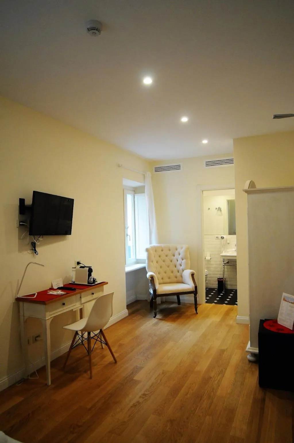 Room, Magia A Trilussa, Rome
