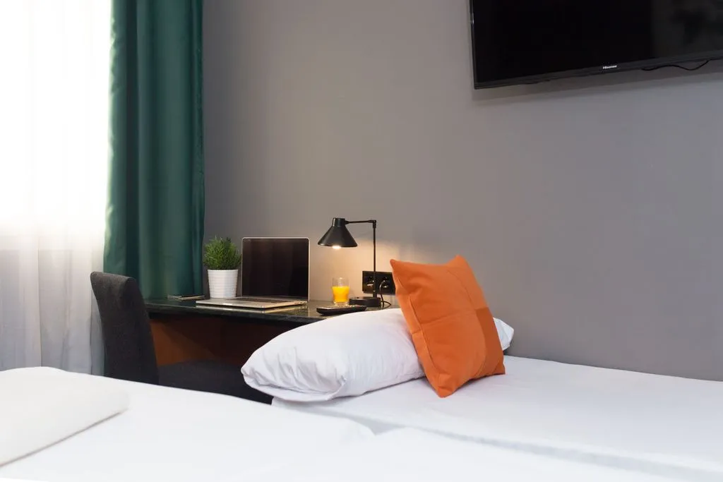 TRIPLE STANDARD Room, Malcom and Barret, Valencia