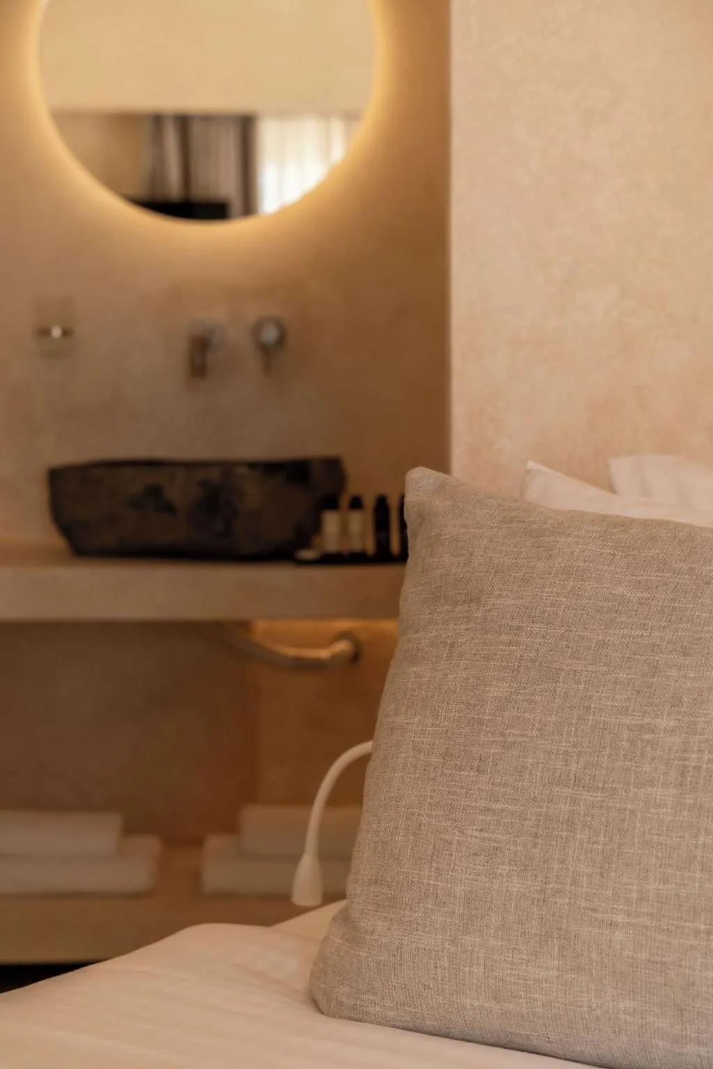 Room, Heyday Luxury Suites, Santorini