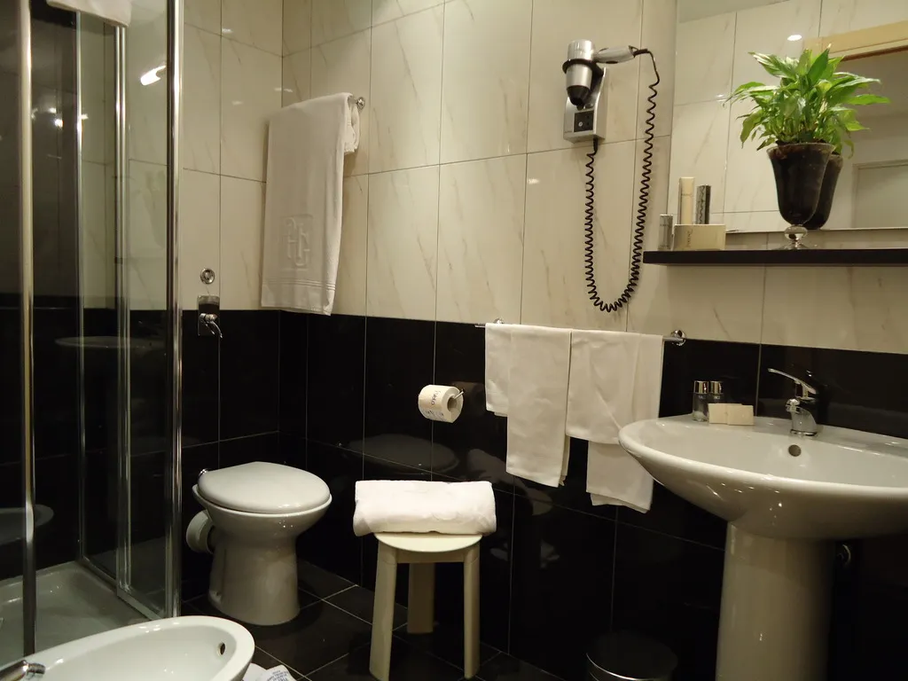 SINGLE STANDARD Room, Moon Palace Hotel, Milan