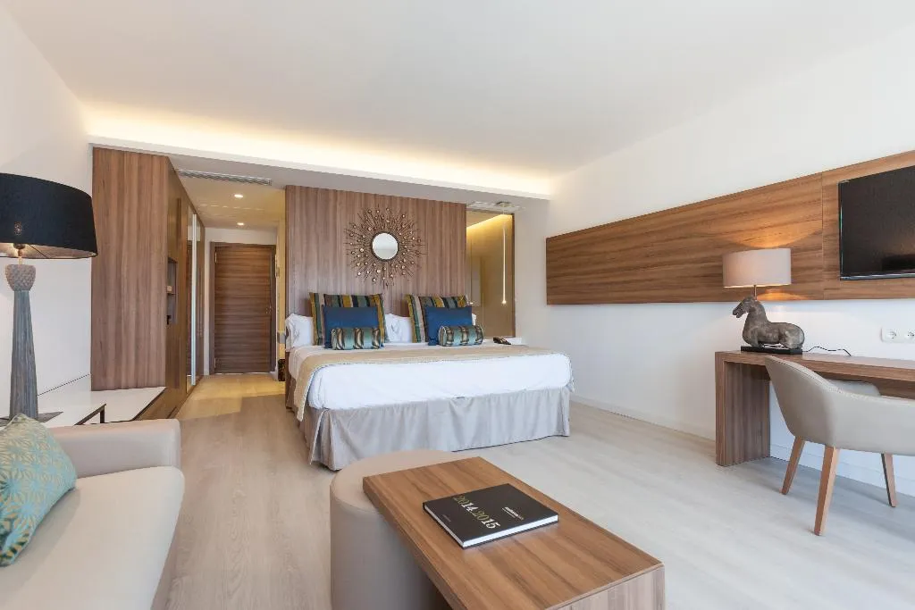 JUNIOR SUITE POOL VIEW Room, Zafiro Palace Alcudia, Majorca