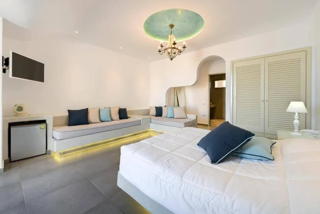 Room, Suites Blue Hotel and Spa, Santorini