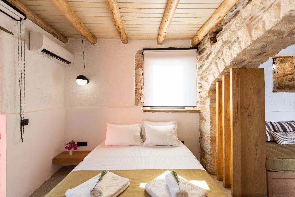 SUITE WITH PRIVATE POOL Room, Lameriana Secret Village, Crete