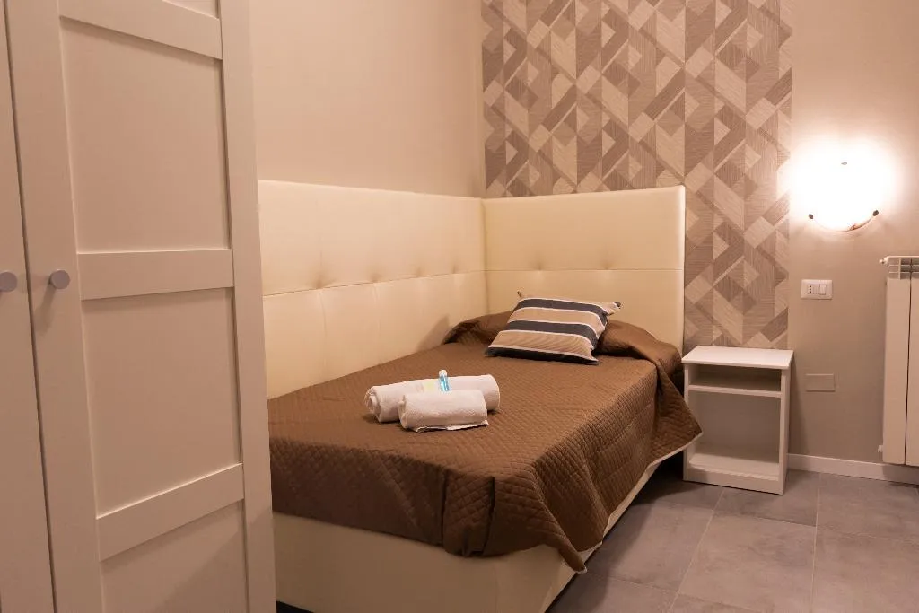 SINGLE STANDARD Room, Hotel Golden Milano, Milan