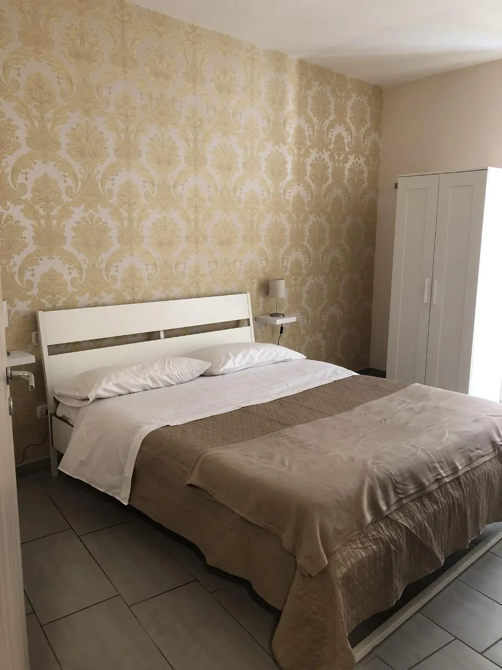 Room, B&B 248, Naples