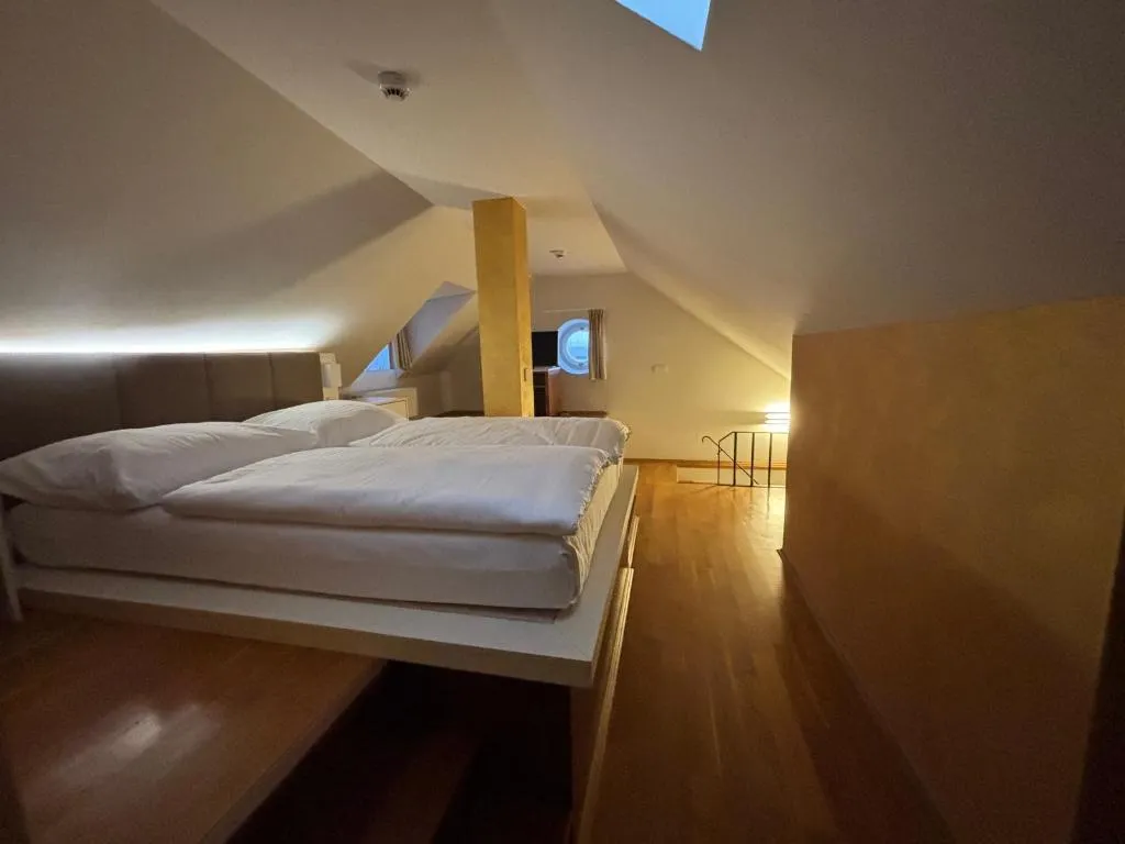 APARTMENT DUPLEX Room, The Golden Wheel, Prague