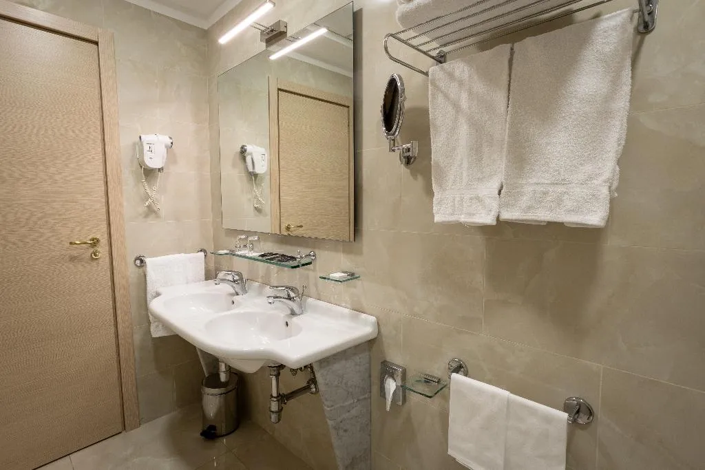 SUITE CAPACITY 3 Room, Grand Hotel Tiberio, Rome