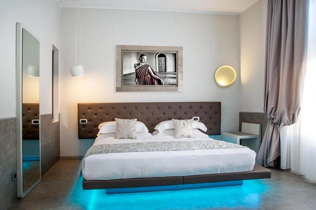 Room, Montenapoleone Suites, Milan