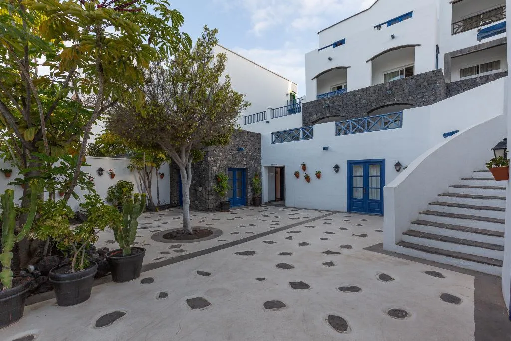 Terrace, Hotel LIVVO Volcan Lanzarote, Lanzarote