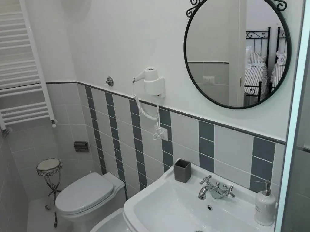 Room, La Piazzetta Delle Regine, Rome