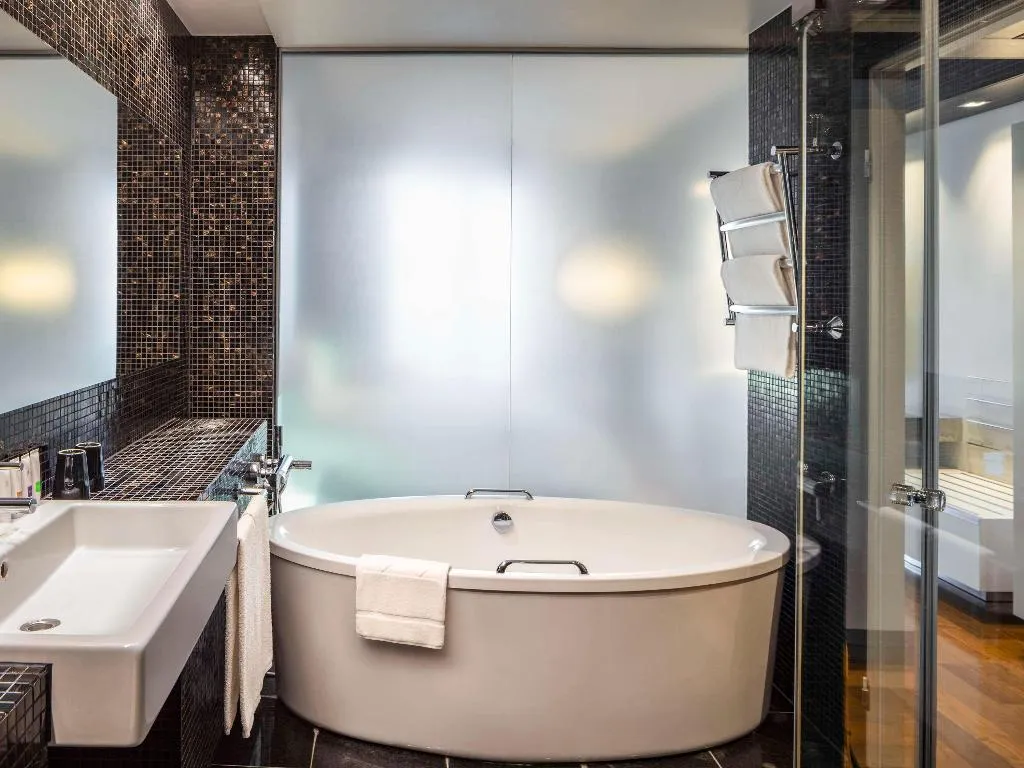 Room EXECUTIVE KING BED Room, Swissotel Tallinn, Tallinn