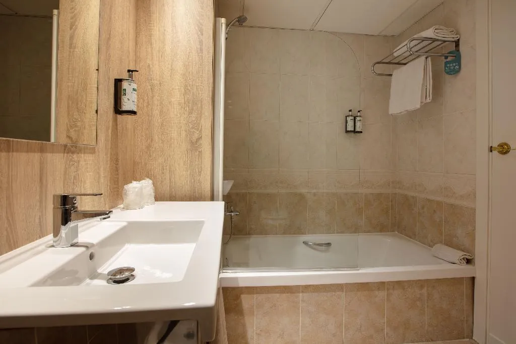 QUADRUPLE POOL VIEW Room, Ponient Dorada Palace by PortAventura World, Costa Dorada