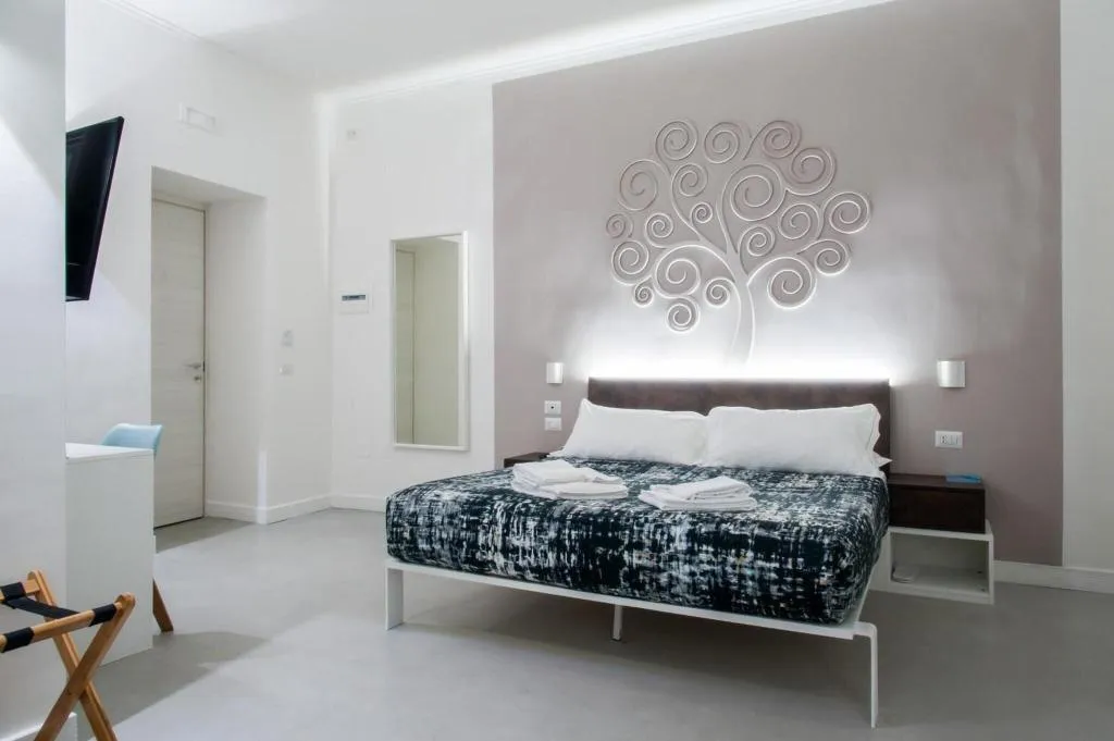 Room, Dada Suite, Naples