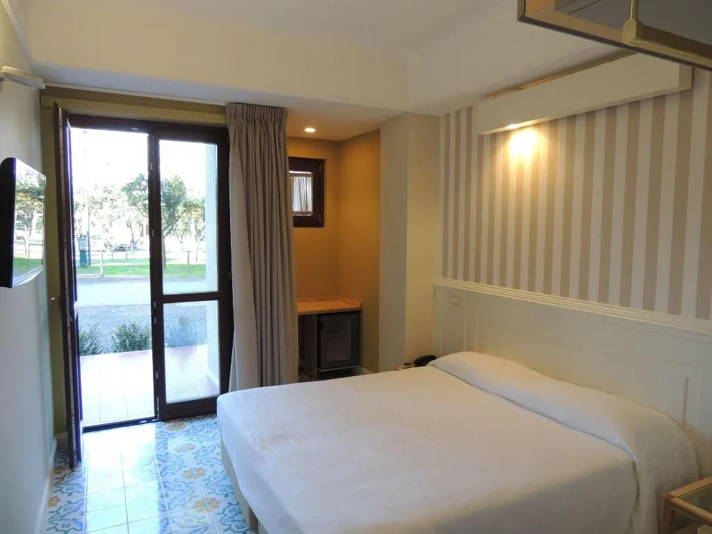 Room, Hotel Zeus Pompei, Naples