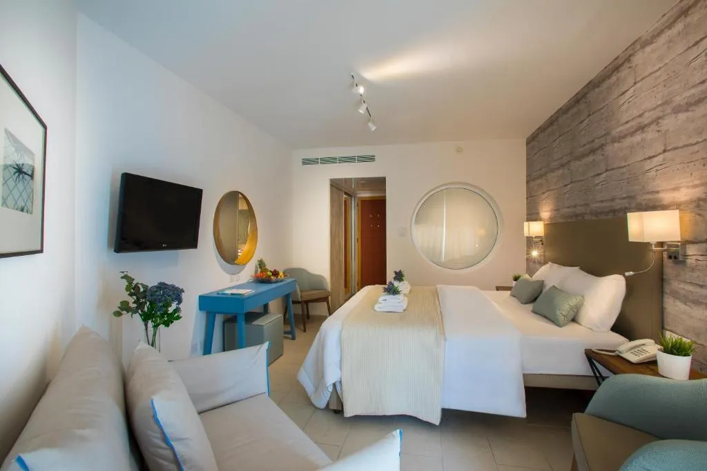 SINGLE SIDE SEA VIEW Room, Leonardo Plaza Cypria Maris Beach Hotel & Spa, Cyprus