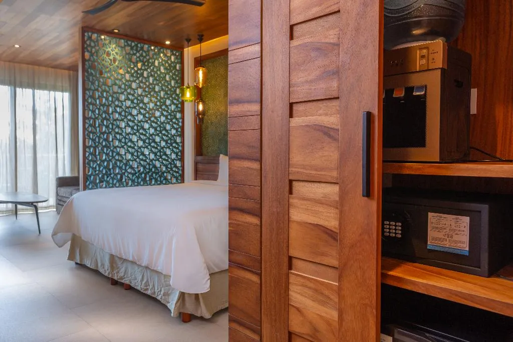 JUNIOR SUITE KING SIZE BED Room, Sandos Playacar All Inclusive, Cancun Area