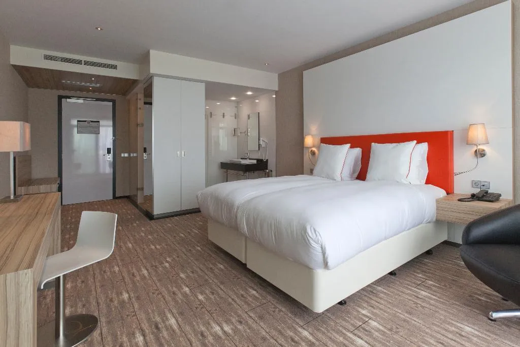 TWIN SUPERIOR Room, Van der Valk Hotel Schiphol, Amsterdam
